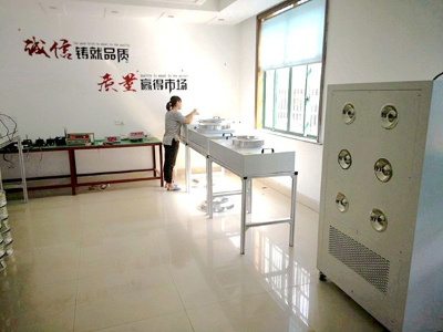 藍(lán)天風(fēng)機(jī)-風(fēng)機(jī)調(diào)試間